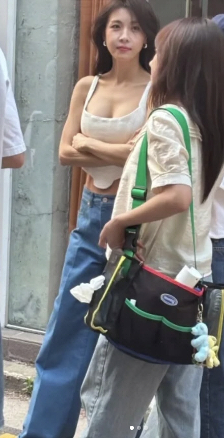 Ha Ji-won is 47 years old, even if she's 27 years old, she can't believe it..It's no different from the photoshoot