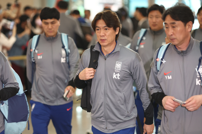 The hell expedition is actually 44 degrees Celsius → bulletproof bus → police escort even at 5 p.m…Lee Kang-in joins today, and the first full group training on the 4th