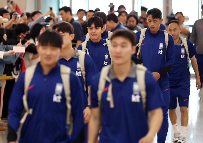 The hell expedition is actually 44 degrees Celsius → bulletproof bus → police escort even at 5 p.m…Lee Kang-in joins today, and the first full group training on the 4th