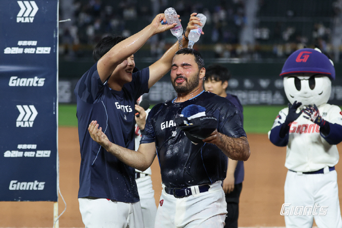 I found the real ace that I really wanted! → Congratulations on your first win with a big smile.
