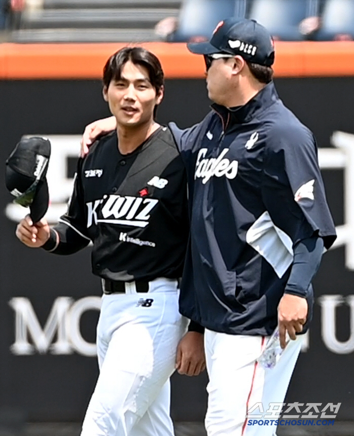 Jin-hyuk, welcome Jang Jin-hyuk, who ran to Ryu Hyun-jin's call, is the first time in Daejeon's new stadium