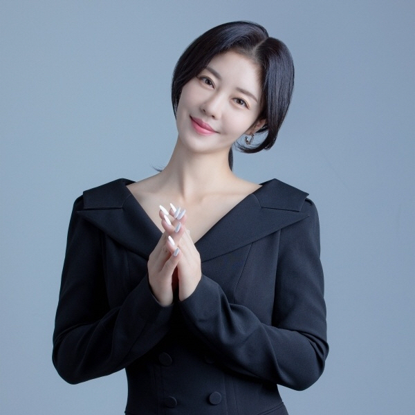 Lee Ji-hyun, a 42-year-old single mom, tries to become a hairdresser..Excited, worried, fighting!