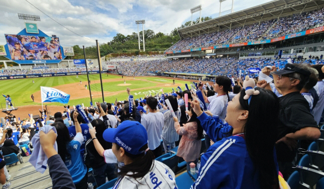 Samsung surpassed 700,000 and sold out 22G of Hanwha Home in a row, which is a huge hit...KBO League Breaks At Least 5 Million Spectators