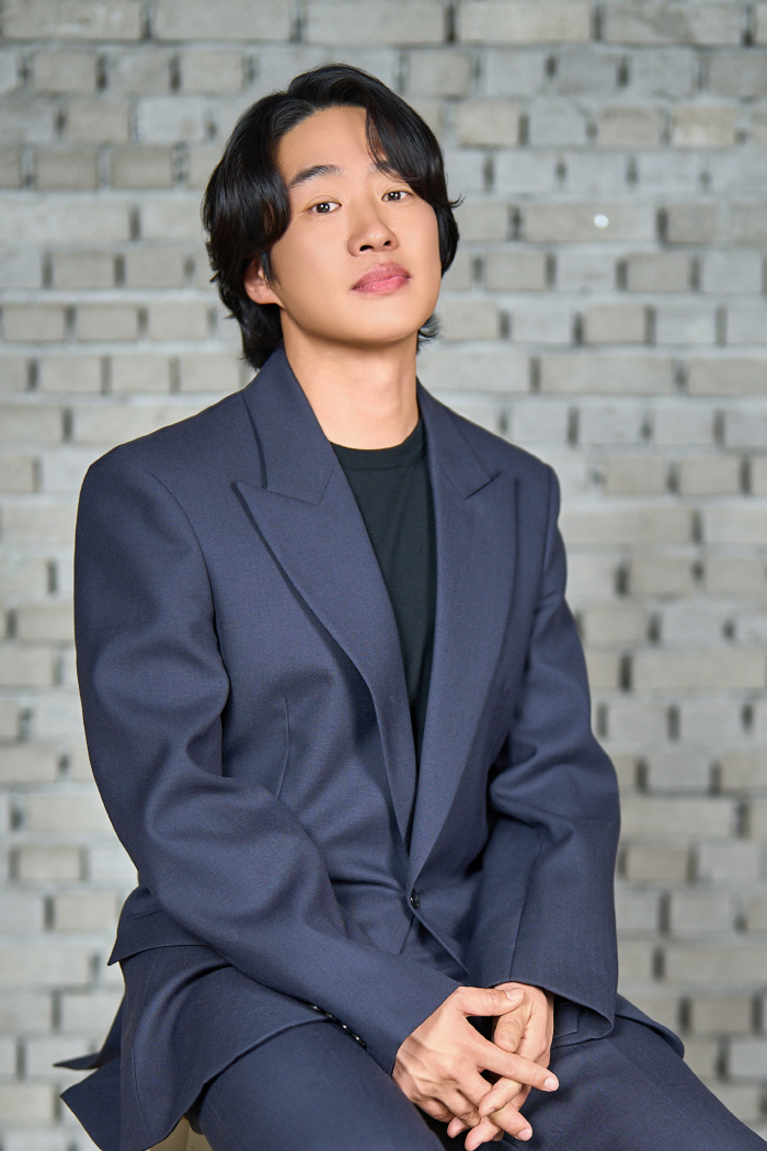 Ahn Jae-hong Talks Superpowers, Teamwork, and Long-Awaited Release of ‘Hi-Five’