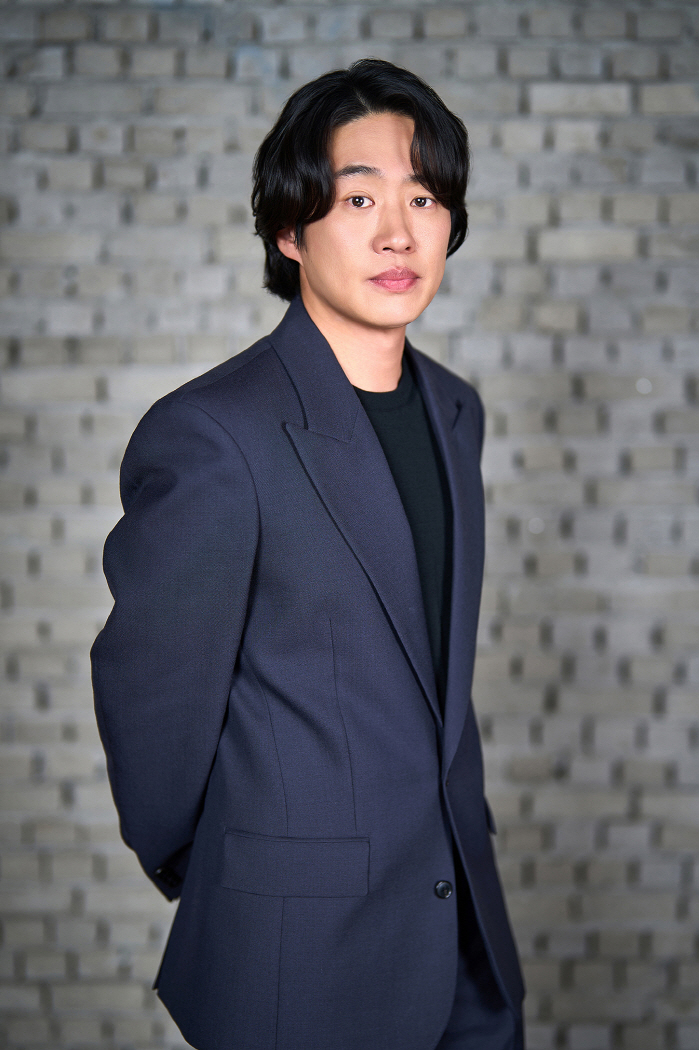 Ahn Jae-hong Talks Superpowers, Teamwork, and Long-Awaited Release of ‘Hi-Five’