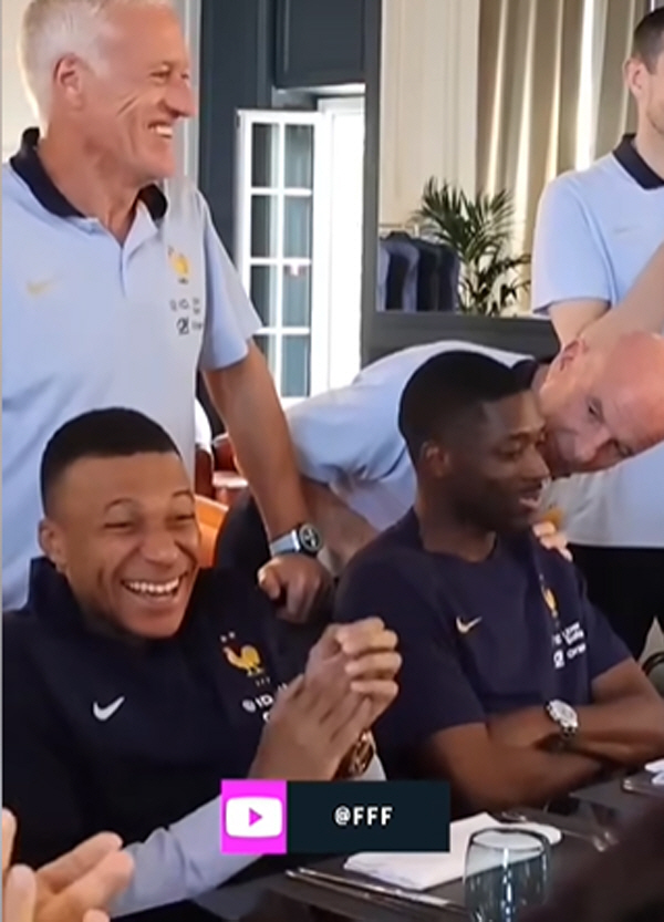 The captain's dignity was preserved until the end of the open execution Mbappe...Champions win, hugging and clapping old PSG teammates, runner-up Thurang has a mental breakdown