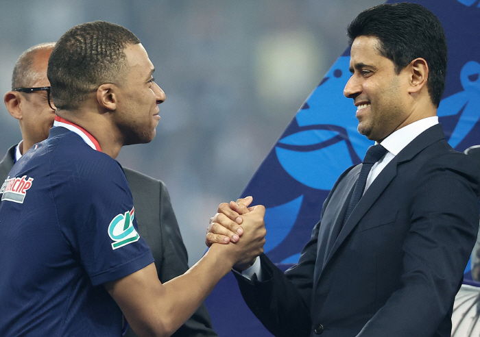 The captain's dignity was preserved until the end of the open execution Mbappe...Champions win, hugging and clapping old PSG teammates, runner-up Thurang has a mental breakdown
