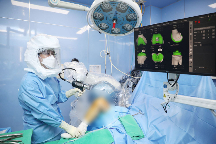 Cause of knee artificial joint reoperation?Infections are the most common for total replacement surgery at Himchan Hospital, and Harry is the most common for partial replacement surgery