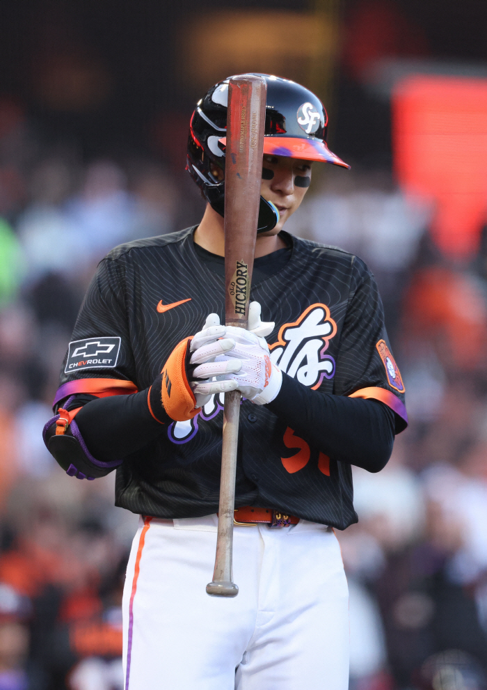 Disappointment? No, such a day comes out. SF Lee Jung-hoo had no hit in five at-bats for LAD Kim Hye-sung, two at-bats for no hit. It's okay as long as you avoid it