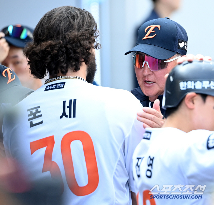 First place, first place, first place, first place, Hanwha. Were there foreigners like this…Will ML Scouts Gather 20.5 Billion Jackpot MVP Follow