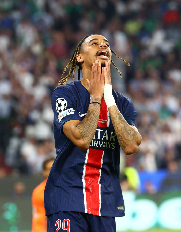 How can he only recruit Son Heung-min's competitors like this? Lee Kang-in's PSG colleague...Tottenham Generation Change Starts Behind-the-scenes Work