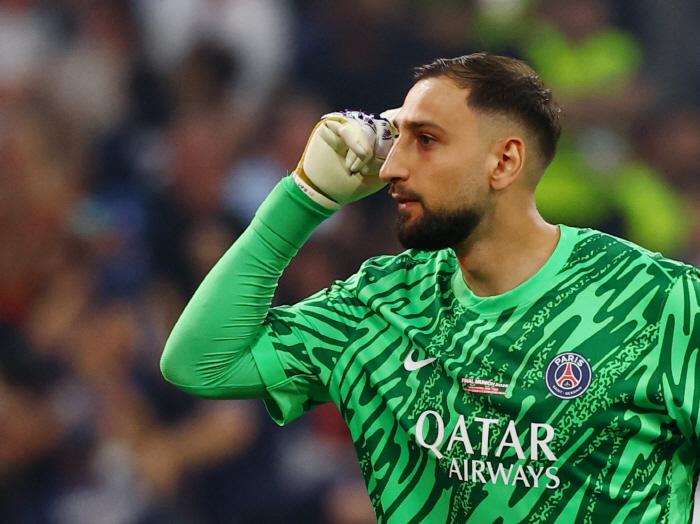 I even cut my face and blocked it! Wall GK's decision to break up with the main player in UCL's victory, demanding a salary cut