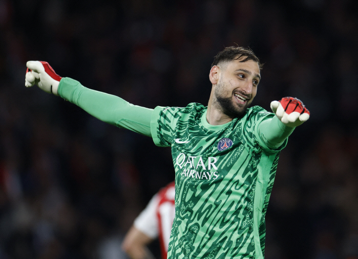 I even cut my face and blocked it! Wall GK's decision to break up with the main player in UCL's victory, demanding a salary cut