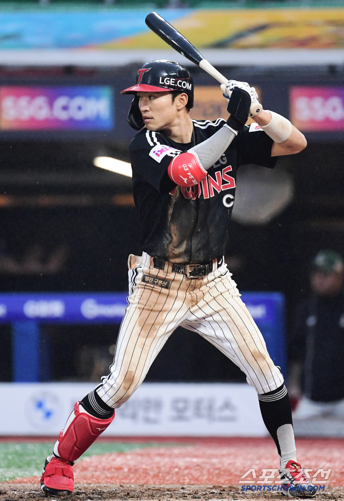 If you do it like Changgi, it collapses, but Park Hae-min becomes Hong Chang-gi. Swing just once. Four walks for the first time in 14 years since his debut. How did this happen
