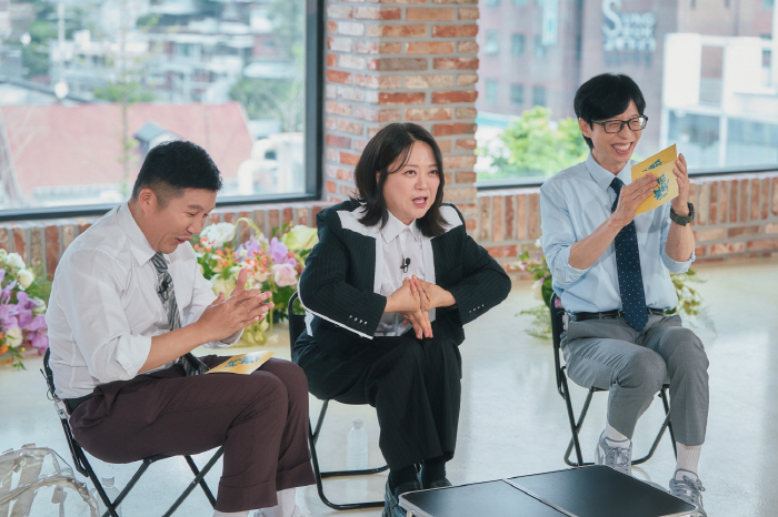 Kim Sook confesses her 30-year-old comedy life in the 'Yoo Quiz' 'Yoo Jae-seok, a senior in the makeup artist, is a great strength to me.'