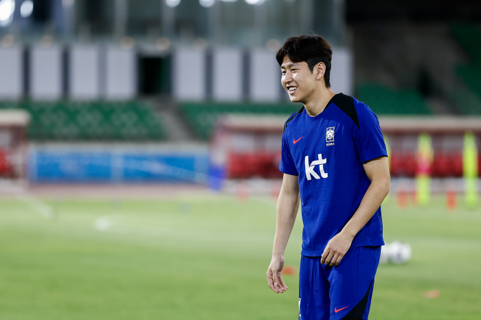 My trophy is buried in Lee Kang-in → Son Heung-min. Seol Young-woo's antics → First goal aspirations are revealed...Hong Myung-bo's first training as a whole team, overcoming the heat