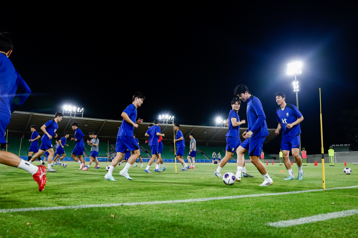 My trophy is buried in Lee Kang-in → Son Heung-min. Seol Young-woo's antics → First goal aspirations are revealed...Hong Myung-bo's first training as a whole team, overcoming the heat
