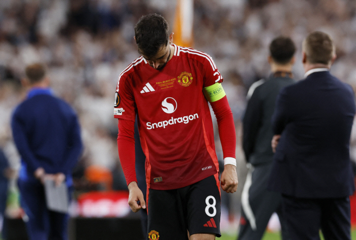 The non-official BBC has also checked! Man Utd captain's crazy decision to turn down 360 billion won for not going to Saudi Arabia
