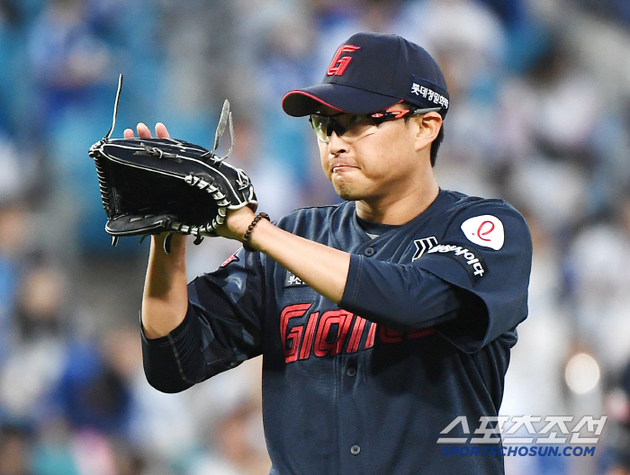 Oh my god. Korean starters have already won 20 games, and five starters will not lose consecutive games and win the first one. That's why we won first place. 