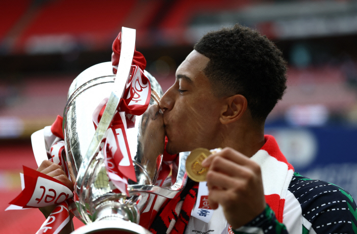 Oh my god! Sunderland Bellingham is close to transferring Dortmund even if he dies...Secured 370 billion won through promotion → The first interest in the confrontation between brothers
