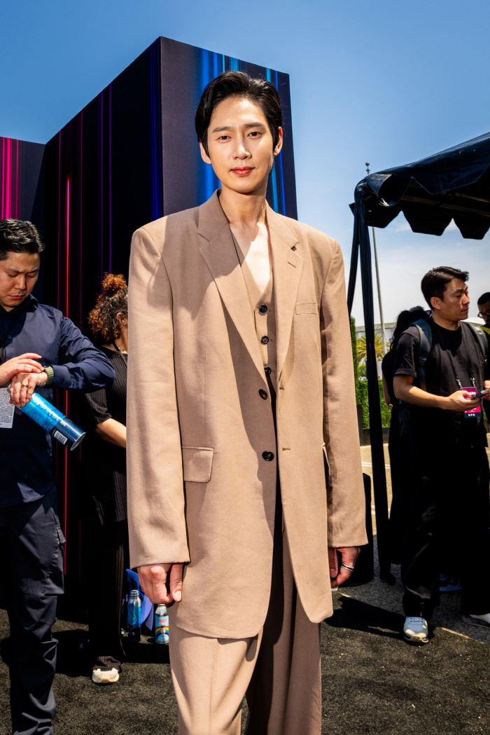 Park Sung-hoon Shines at 'TUDUM 2025' Ahead of 'Squid Game 3'