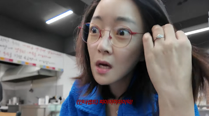 Seo Hyo-rim's etiquette education in public places is thorough..Block even the smallest noise with your eyes