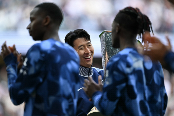 Son Heung-min earns praise for recruiting Tottenham history, brings trophies, and...It's not easy to catch up with Minhyuk