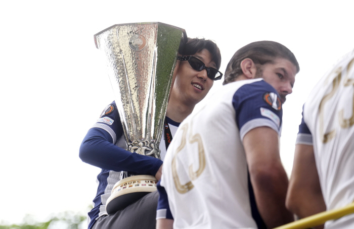 Son Heung-min earns praise for recruiting Tottenham history, brings trophies, and...It's not easy to catch up with Minhyuk