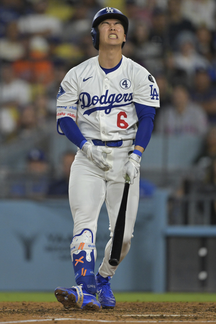 Strikeout → Kim Hye-sung struck out twice against right-handed pitchers and came out as left-handed pitchers, so he replaced, batting average of 0.404LAD65 New York M
