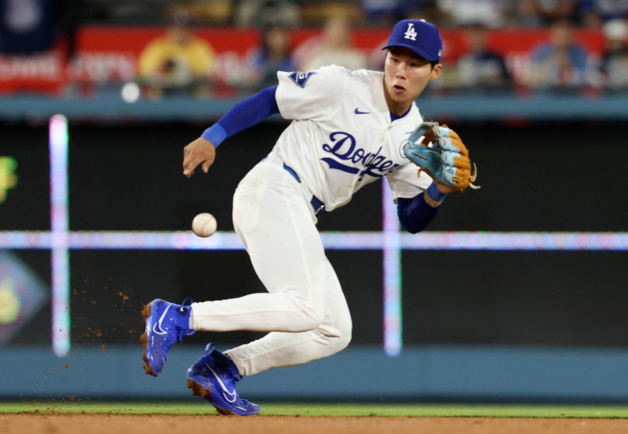 Strikeout → Kim Hye-sung struck out twice against right-handed pitchers and came out as left-handed pitchers, so he replaced, batting average of 0.404LAD65 New York M