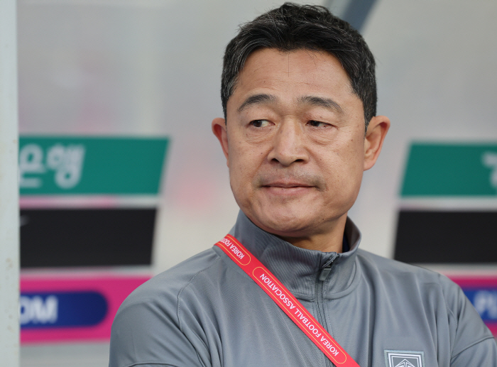  Coach Lee Min-sung, who is already worried about the striker's head, has no goals in his debut match