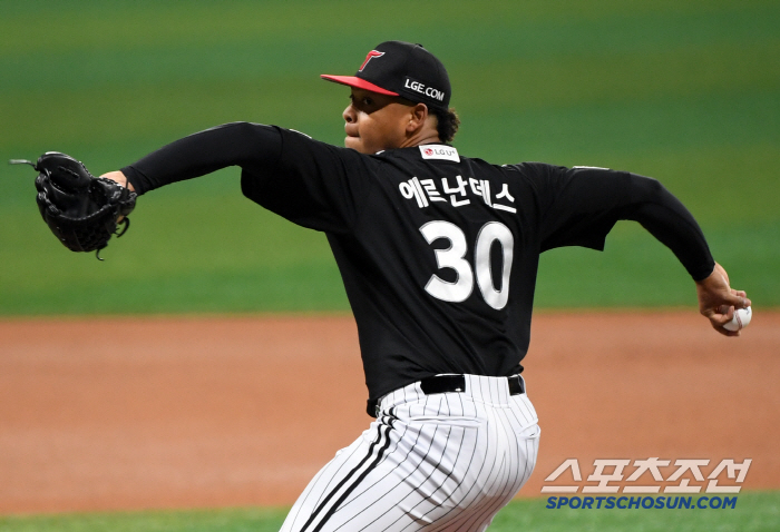 Austin two-run shot  El Dong-won's one run and three wins  Yoo Young-chan's five-out save LG, 31 wins. It also ranked first in the backup lineup. 
