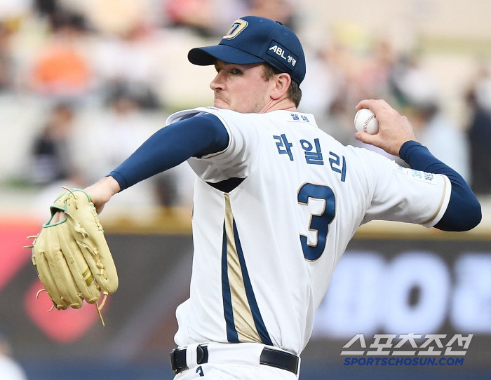 Austin two-run shot  El Dong-won's one run and three wins  Yoo Young-chan's five-out save LG, 31 wins. It also ranked first in the backup lineup. 