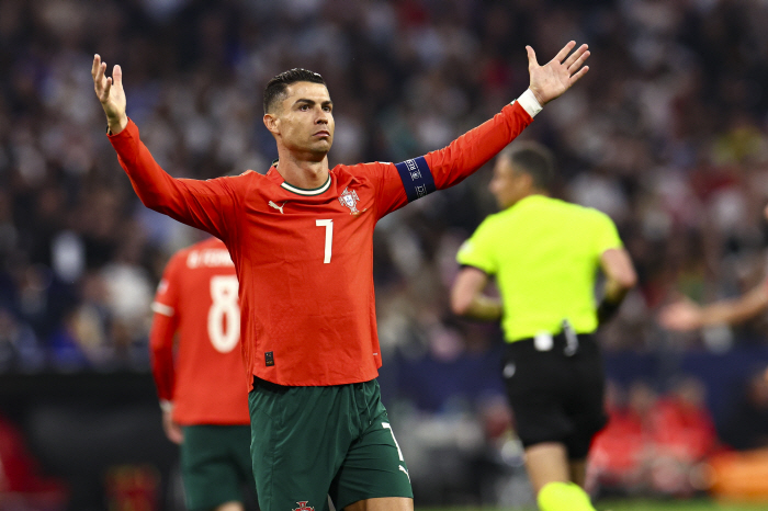 C Ronaldo's winning goal. The deepening Portuguese dilemma. a come-from-behind winning goal. Portugal 2-1 Defeat Germany to advance to final