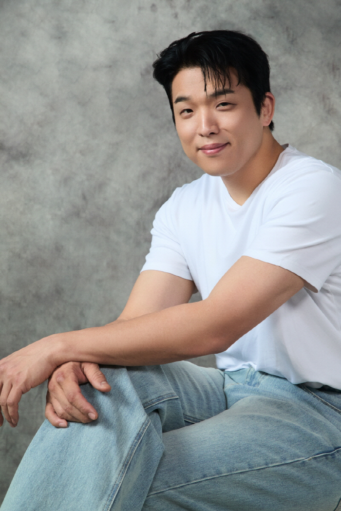 Chef Anh Sung-jae Signs with Management Seesun for Expanded Entertainment Ventures