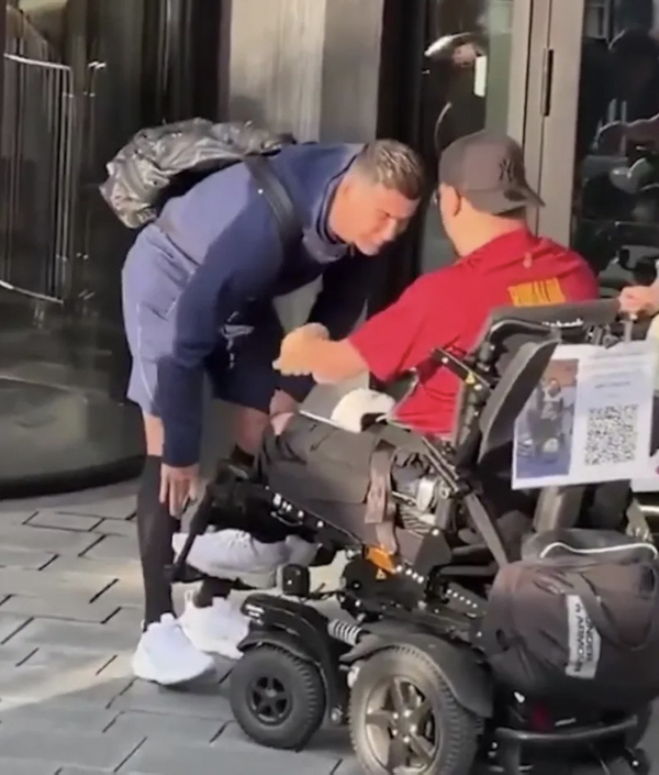 Dignity of Sweet Naldu...Delightful response to fan collision mistake in wheelchair, hero with true human Ronaldo's 137th goal