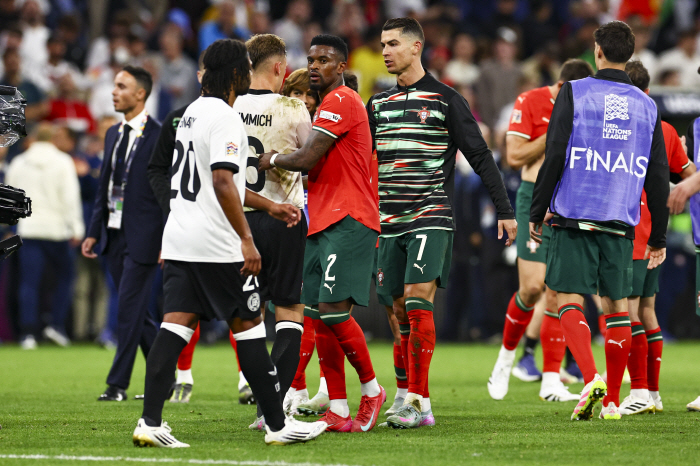 Dignity of Sweet Naldu...Delightful response to fan collision mistake in wheelchair, hero with true human Ronaldo's 137th goal