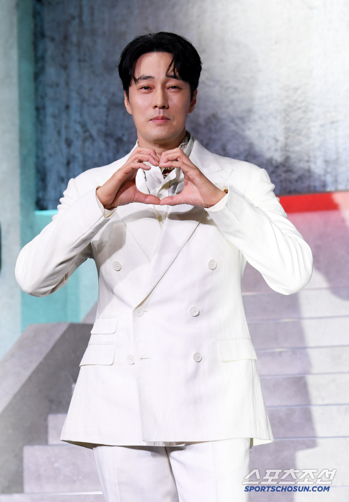 So Ji-sub Returns to Noir Action After 13 Years in Netflix’s ‘Mercy for None’