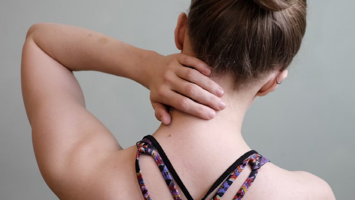 A father in his 50s and a teenage son at the same time, and the cause of the neck disc turns out to be...