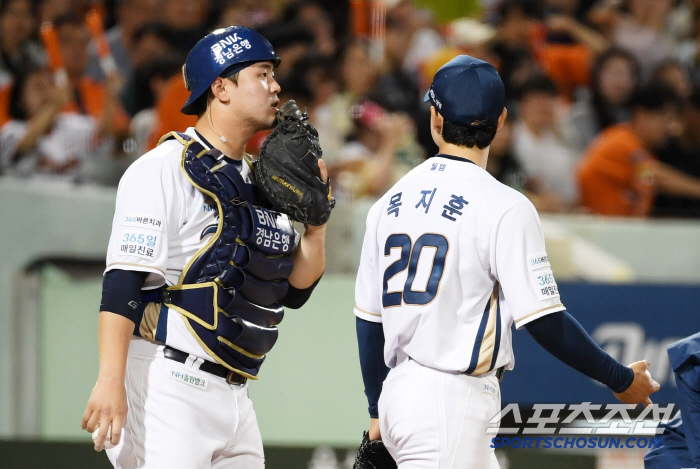 Finger injury → Early return in 10 days → 3 strikeouts → Final pre-emptive solo shot. Kim Hyung Jun is a batting genius? There was a secret to my bloodshot eyes
