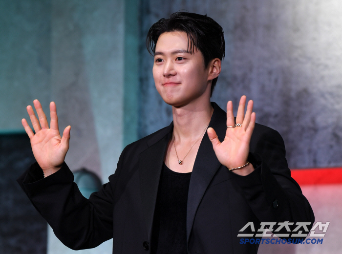Gwangjang Gongmyeong's villain challenge, turning his eyes to show his immature self