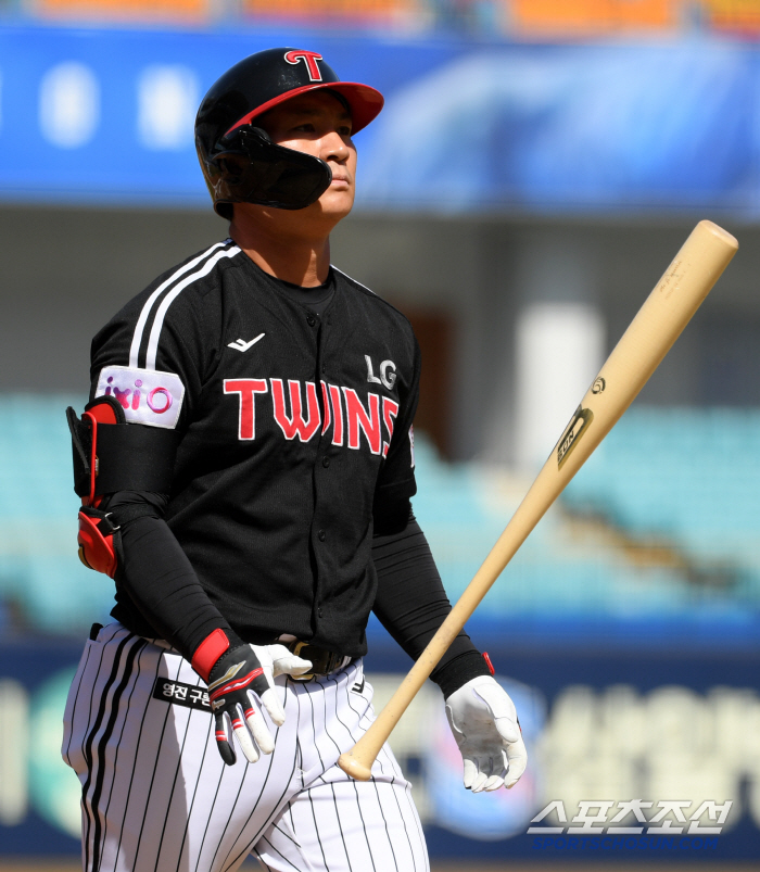 His explosive power of 18 hits and 15 points became a sweet potato with 12 hits and 6 points in one day, so he scored only three points in three bases-loaded opportunities. I can't keep the first place with 14 bases