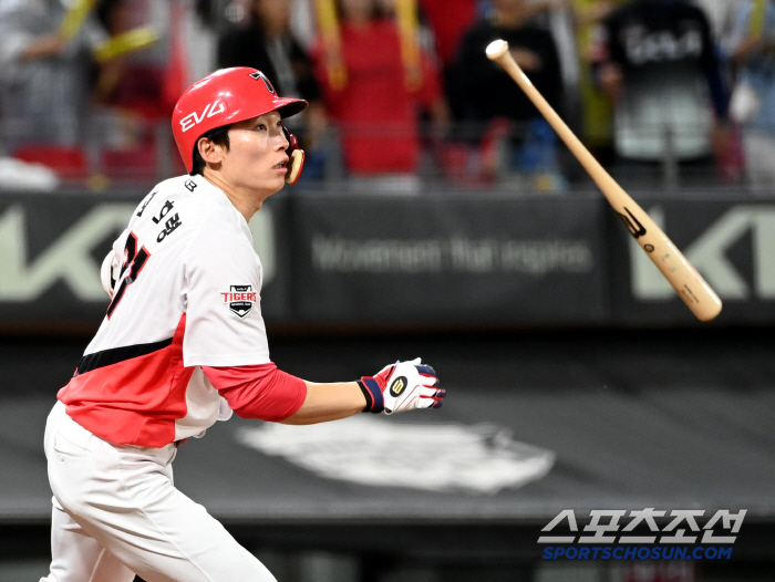 In Korea, it finally bursts at the age of 33, but advice for a center fielder who hits 30 percent