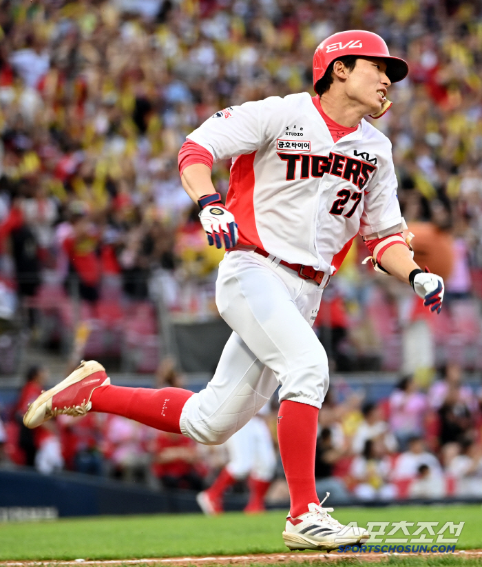 In Korea, it finally bursts at the age of 33, but advice for a center fielder who hits 30 percent