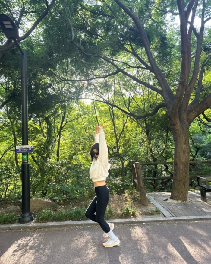 Is it Han Hyeyeon? I lost 14kg and bragged about my back. What's my life