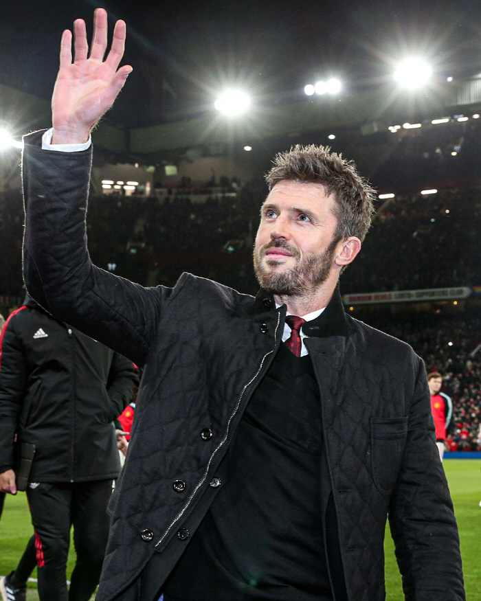 Jisung, don't direct! A colleague who was with Manchester United in the golden age was eventually replaced...What happened to Lee Dong-gook's England team