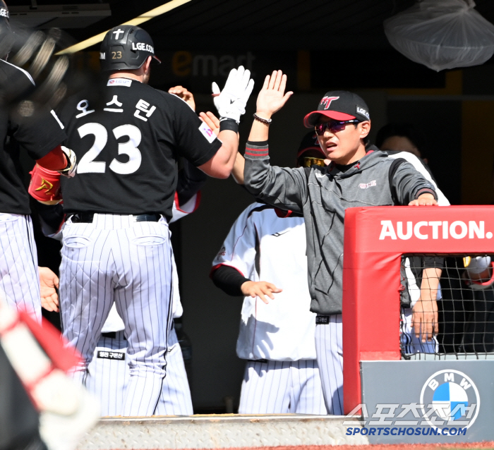Kim Hyun-soo, Park Dong-won, and Oh Ji-hwan remained at the top of the lineup. Yoo Young-chan's five-out perfect save prevented a critical crisis of extortion