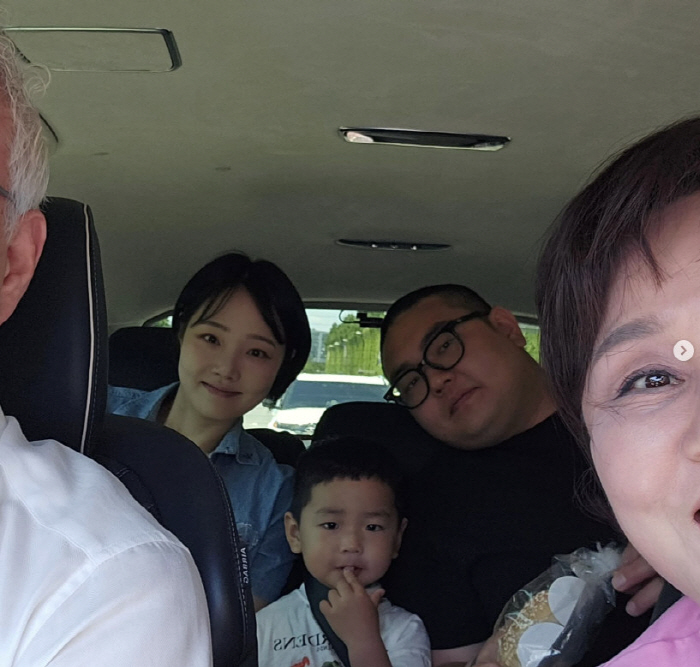 Lee Kyung-sil joined the military with Son Bo-seung, who was insulated from him. He wails looking for his grandchildren and dad. 