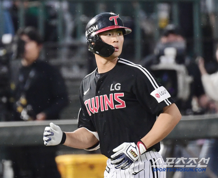 LG is also unconventional. Top hitters Shin Min-jae, Moon Jung-bin Song Chan's backup lineup Lee Joo-hun and Lee Young-bin appears (Changwon site)