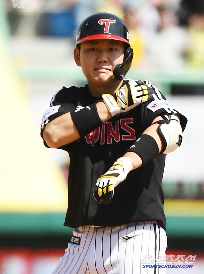 LG is also unconventional. Top hitters Shin Min-jae, Moon Jung-bin Song Chan's backup lineup Lee Joo-hun and Lee Young-bin appears (Changwon site)
